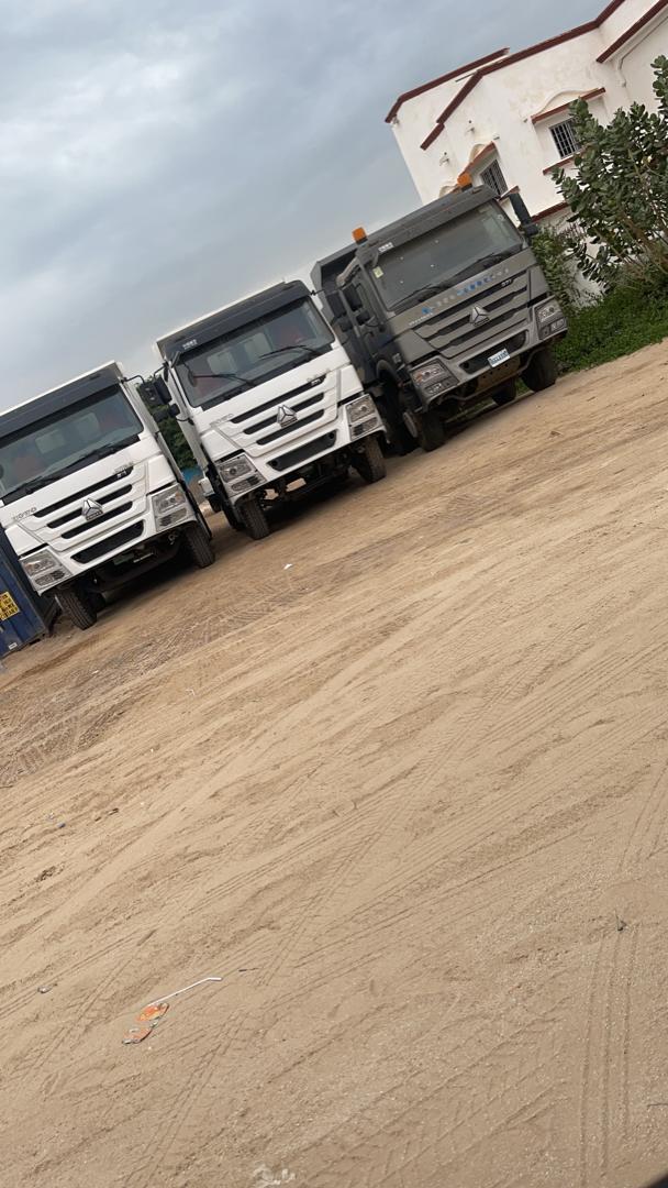 Camion à benne basculante SINOTRUCK HOWO 6X4