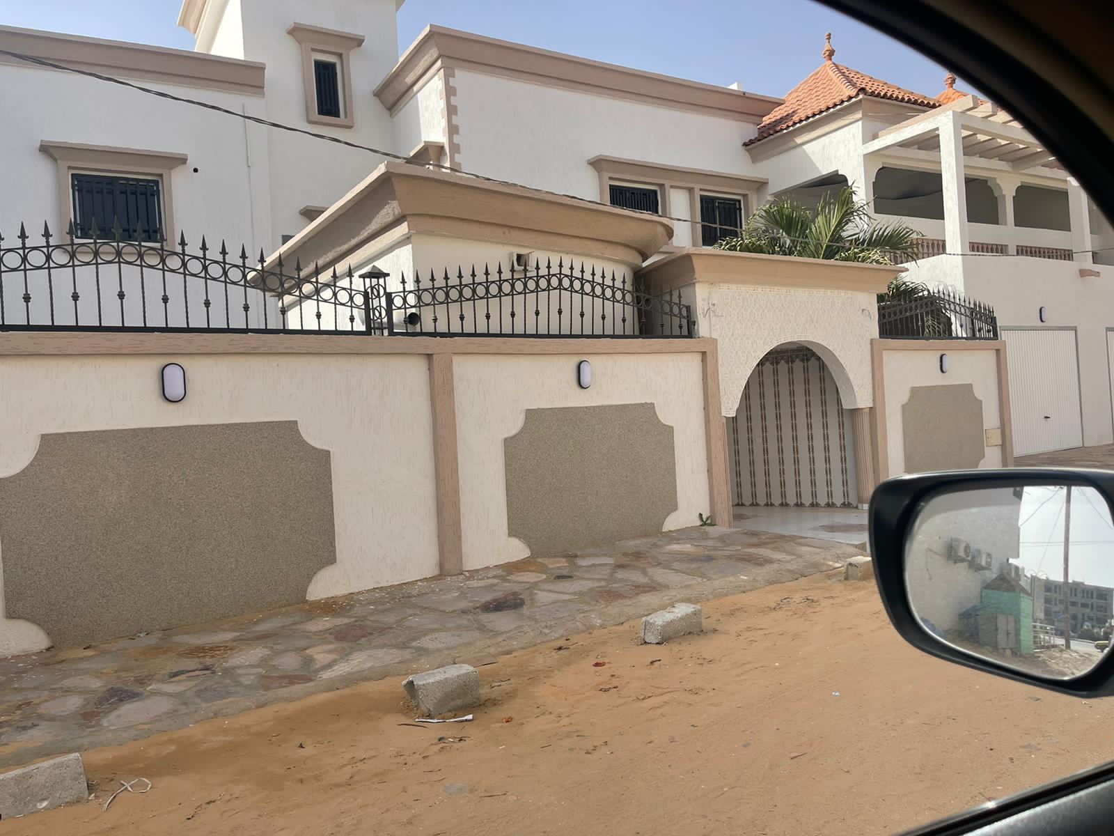Un Grand Villa Ã  Louer 
